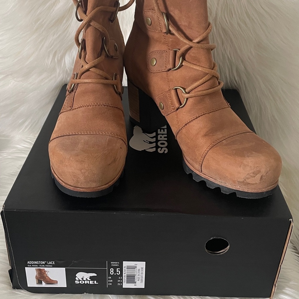 Sorel lace up boots 3" heel sz 8.5